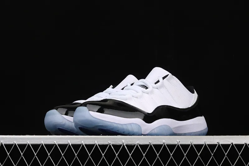 All categories Air Jordan Jordan series basketball shoes Air Jordan 11 X version Air Jordan 11 Low "Concord" AJ11 Joe 11 white and black genuine carbon 528895-153